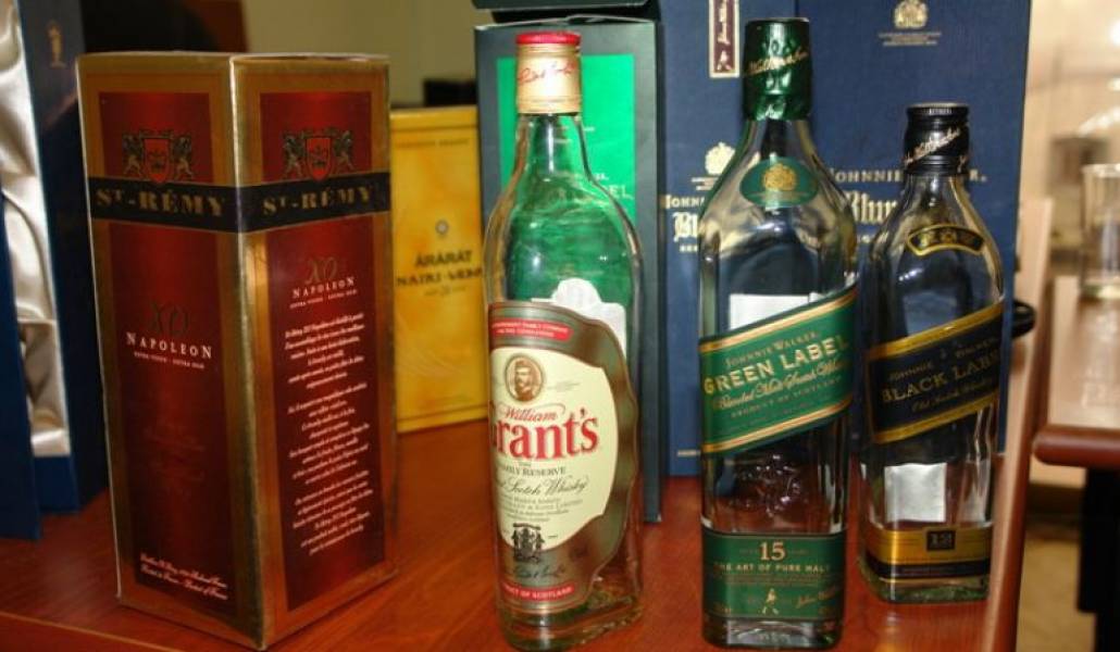 c2692853bcd8e32e28b1f7e09c5a42e1