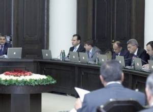 Ո՞վ է ասաց, թե աջ ձեռքը չգիտի