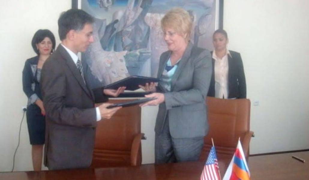 2ef39321c456cd7d738de9fcfb906ce2