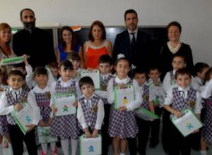 Էռնեկյանը համակարգիչներ նվիրեց