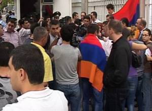 Ցույց ընդդեմ ֆիլմի ցուցադրության