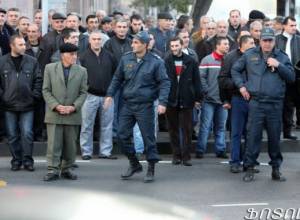 Նաիրիտցիները փողոց  են դուրս եկել