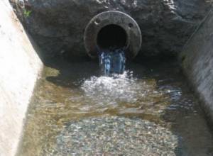 Վթար. Թափոնաջրերը  լցվում են Գեղանուշ  գետ
