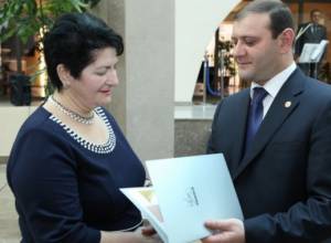 Քաղաքապետը պարգևատրել է 37 մանկավարժների