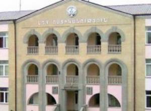 Ջարդել է 4 արձան, պատռել դրոշը