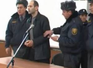 Դատը սկսվեց վիրավորանքներով
