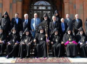 Մայր Աթոռ Սուրբ Էջմիածինը  668  եկեղեցական ունի