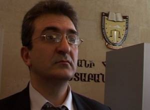 Փաստաբանները  հերթ էին  կանգնել