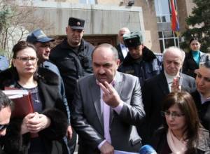 Ցուցարարներին խորհուրդ տվեց հաշվել մինչեւ 100-ը