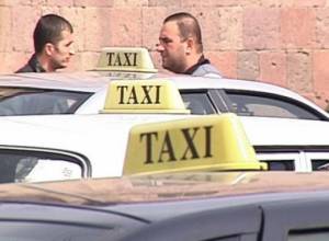 Բեգլարյանը մոտեցավ ցուցարարներին
