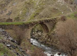 Գառնու կամուրջը սխալ է վերականգնվե՞լ