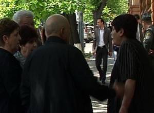 Կգնան Սարգսյանի տան մոտ
