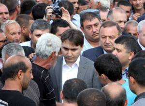 Արմեն Գեւորգյանը գնացել է գյուղացիների մոտ