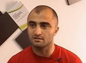 Արքայազնի այցի երկու կողմը