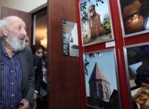 Արա Գյուլերի ցուցահանդեսը՝ Երեւանում