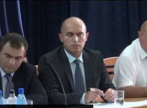 Ո՞վ պետք է կանգնի այսօրվա դպրոցականի առջեւ