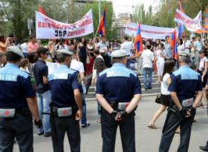 Ուստարին սկսվեց բողոքի ակցիայով