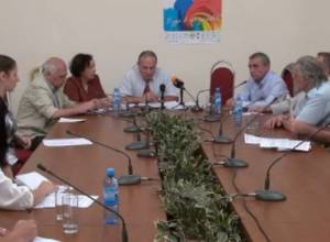 «Ո՞վ է կանգնած Ամիրխանյանի թիկունքում»