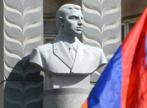 Բացվեց հայ սպայի հուշարձանը