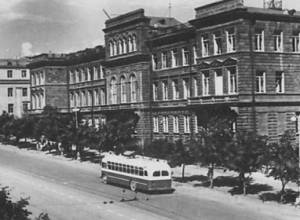 Ինչու են փակցվել հին Երեւանի լուսանկարները