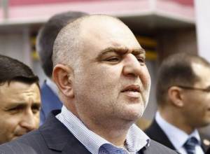 «Մեզի փող պետք չի, կարեւորը զինվորականներն են»