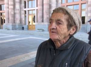 Պայծառ տատիկը լույս չունի