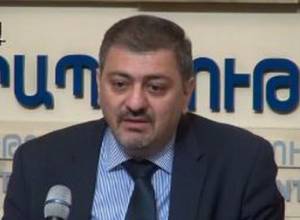 Նախարար Վաչե Գաբրիելյանը նախանձում է իր կնոջը