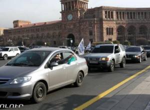Շարասյունը հասնում է Հանրապետության հրապարակ