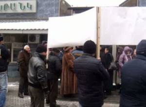 «Տոնուս»-ից խաբված բնակիչները գնում են Արցախբանկ