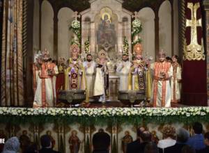 Քրիստոս ծնաւ և յայտնեցաւ,  ձեզ և մեզ մեծ աւետիս
