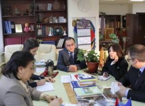 Министр Диаспоры приняла члена Сената Франции