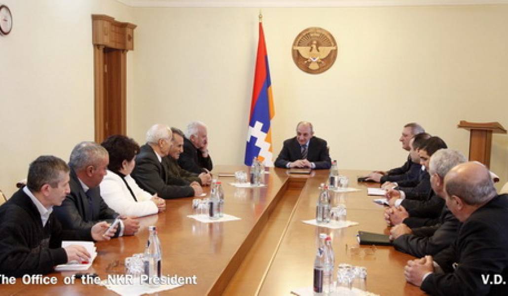 130214-KomunistakanKusakcutyun-Info