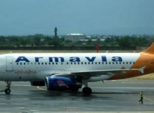 Акция протеста около офиса "Армавиа"