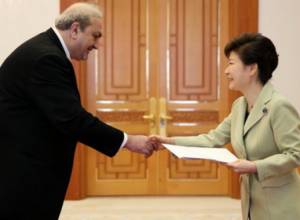 Ambassador  Hrant Poghosyan presents his credentials to Korean leader