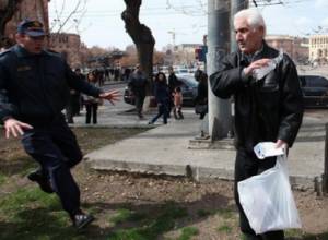 Man tries to burn himself outside Ministry of Finance in Yerevan
