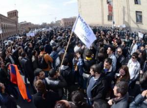 Members of I Am Against Initiative hold march to Police Kentron Department