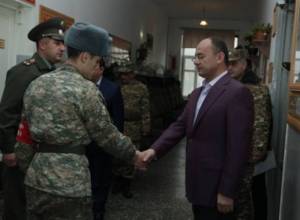 Armenian Defense Minister pays surprise visit to military unit