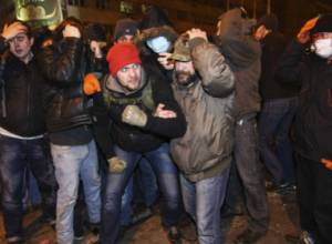 Two die as demonstrators clash in Donetsk