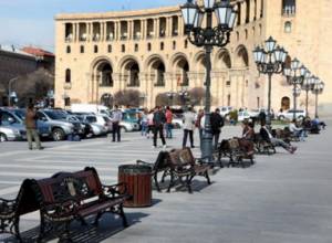 Թարմացվում են մայրաքաղաքի նստարանները