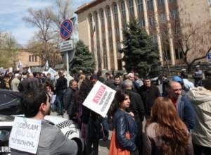 Does Serzh Sargsyan exert pressure?