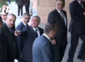Serzh Sargsyan arrives at HHK Office