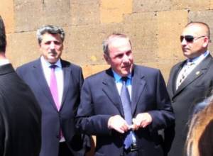 Levon Ter-Petrosyan visited Karen Demirchyan’s tomb
