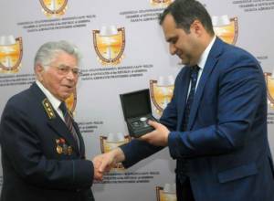 Փաստաբանների պալատը շնորհավորել է վետերան փաստաբաններին