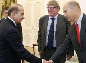 Armenian PM receives French company delegation