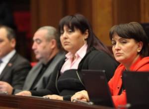 Margarit Yesayan apologizes to journalists for Shushan Petrosyan 