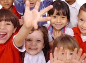 Радостный танец при участии 60 детей