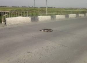 Hole on the bridge: danger for traffic