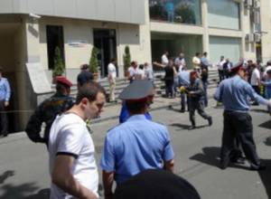 Пострадавшего у Вернисажа взяли под арест