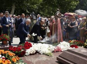 Վարչապետն այցելել է Ա. Մարգարյանի շիրմին   