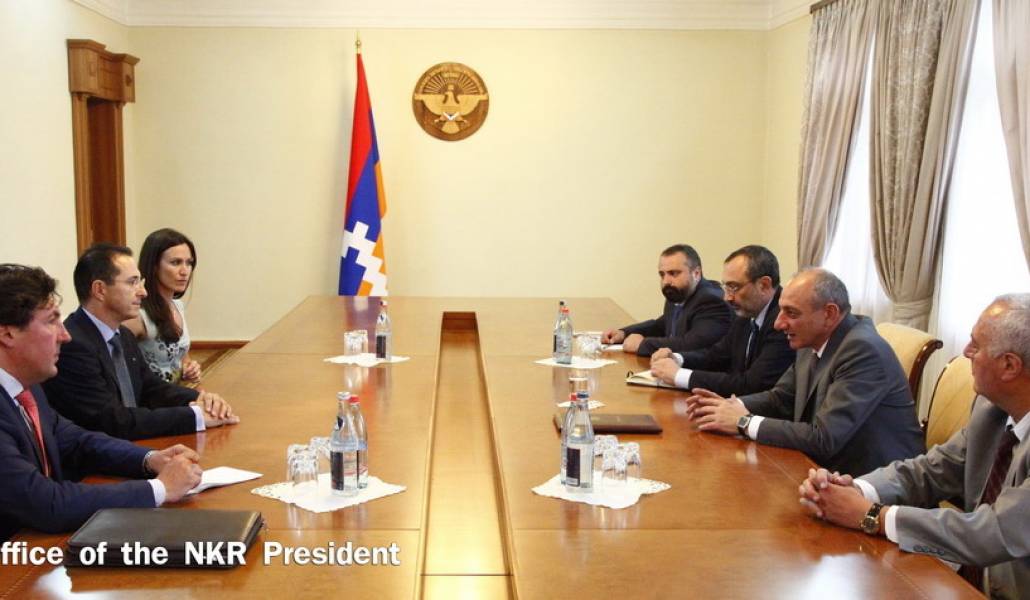 230614_EvropaAzatDashinq-Info